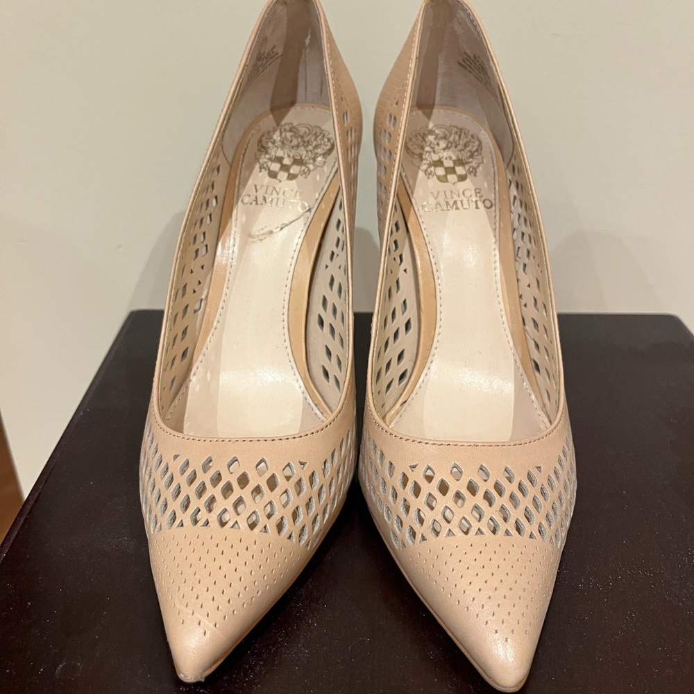 Vince Camuto Women's Cream Heels